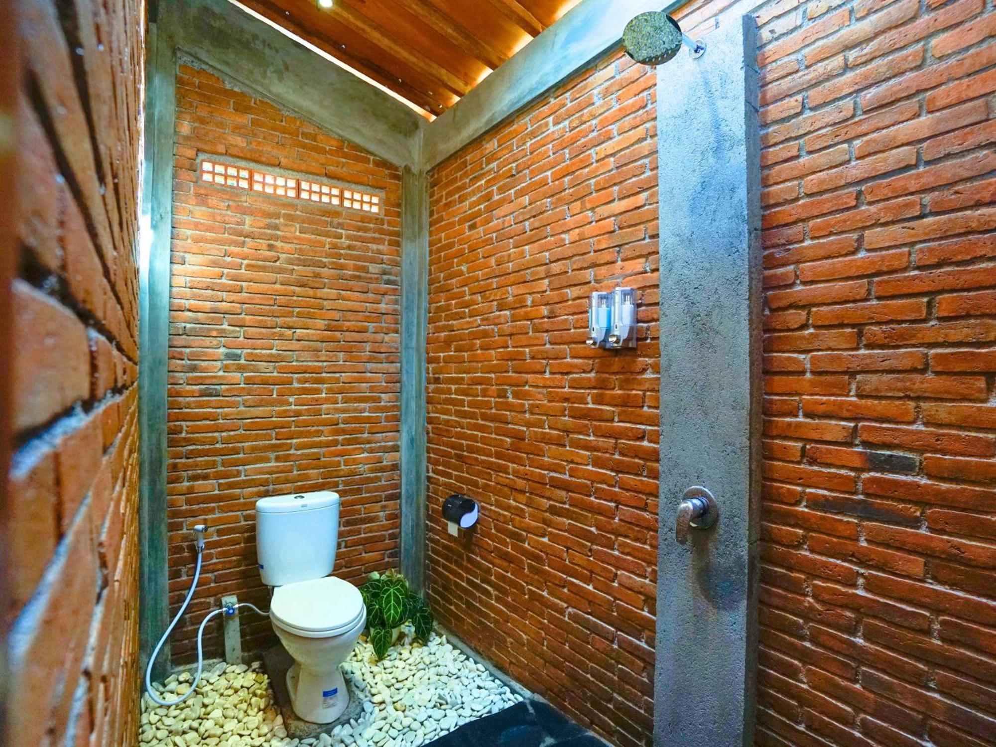 Ndalem Nitihardjan Hotel Магеланг Екстериор снимка