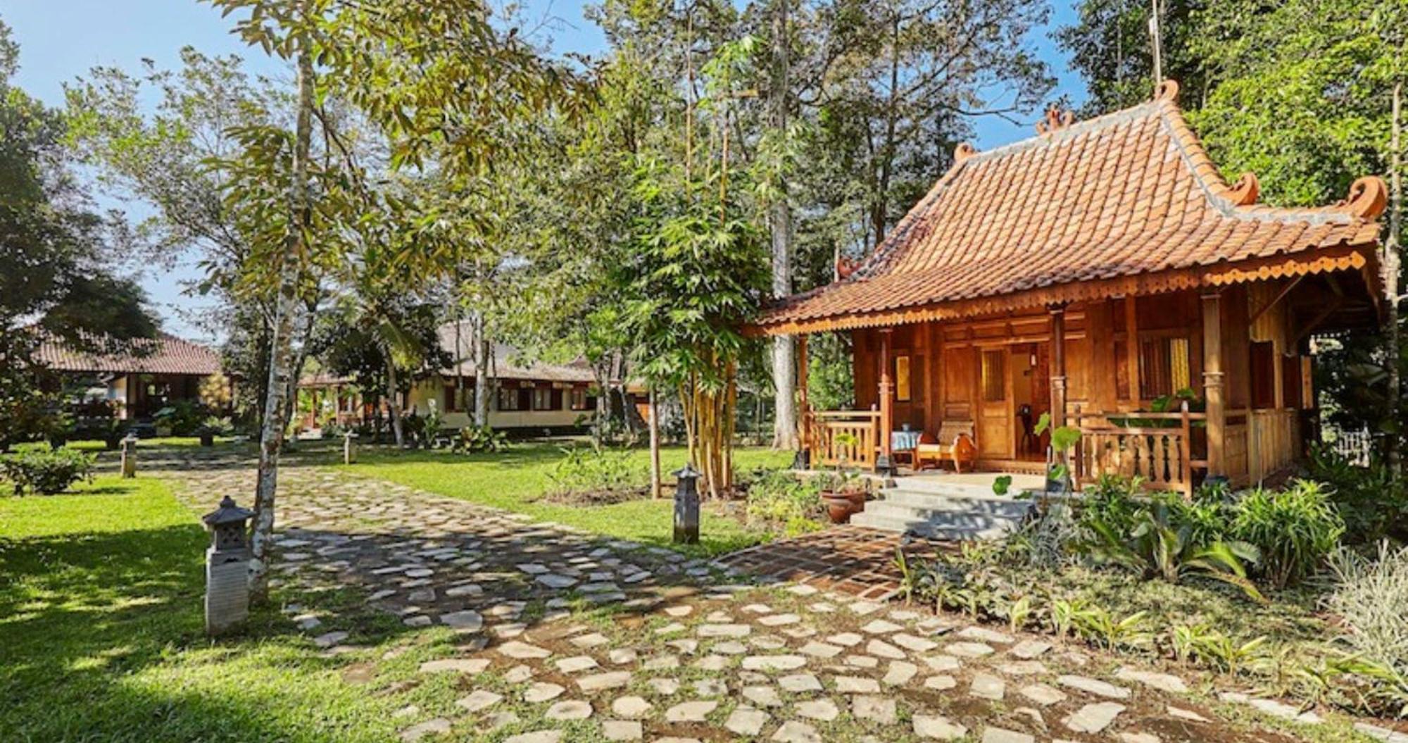 Ndalem Nitihardjan Hotel Магеланг Екстериор снимка