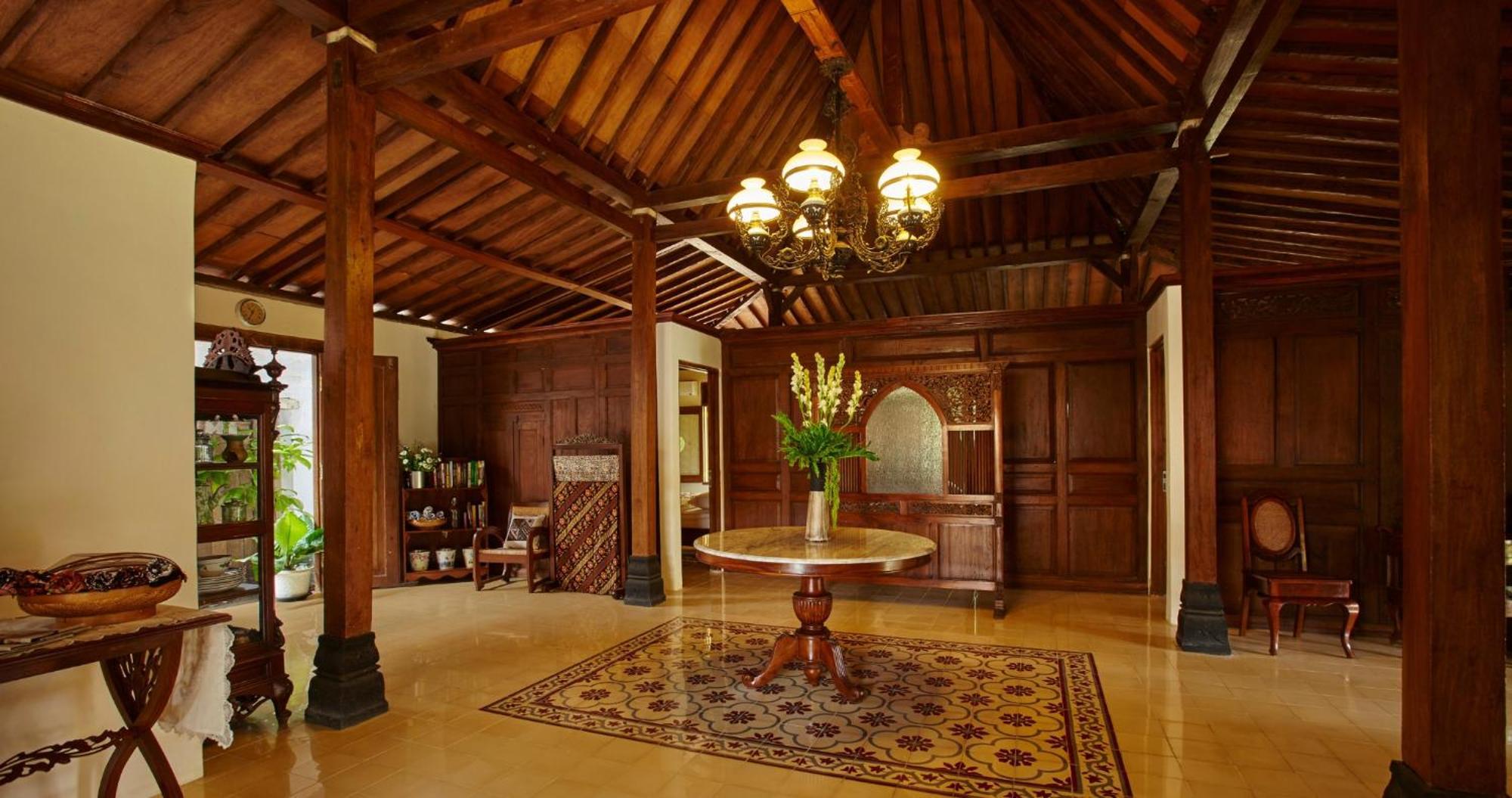 Ndalem Nitihardjan Hotel Магеланг Екстериор снимка