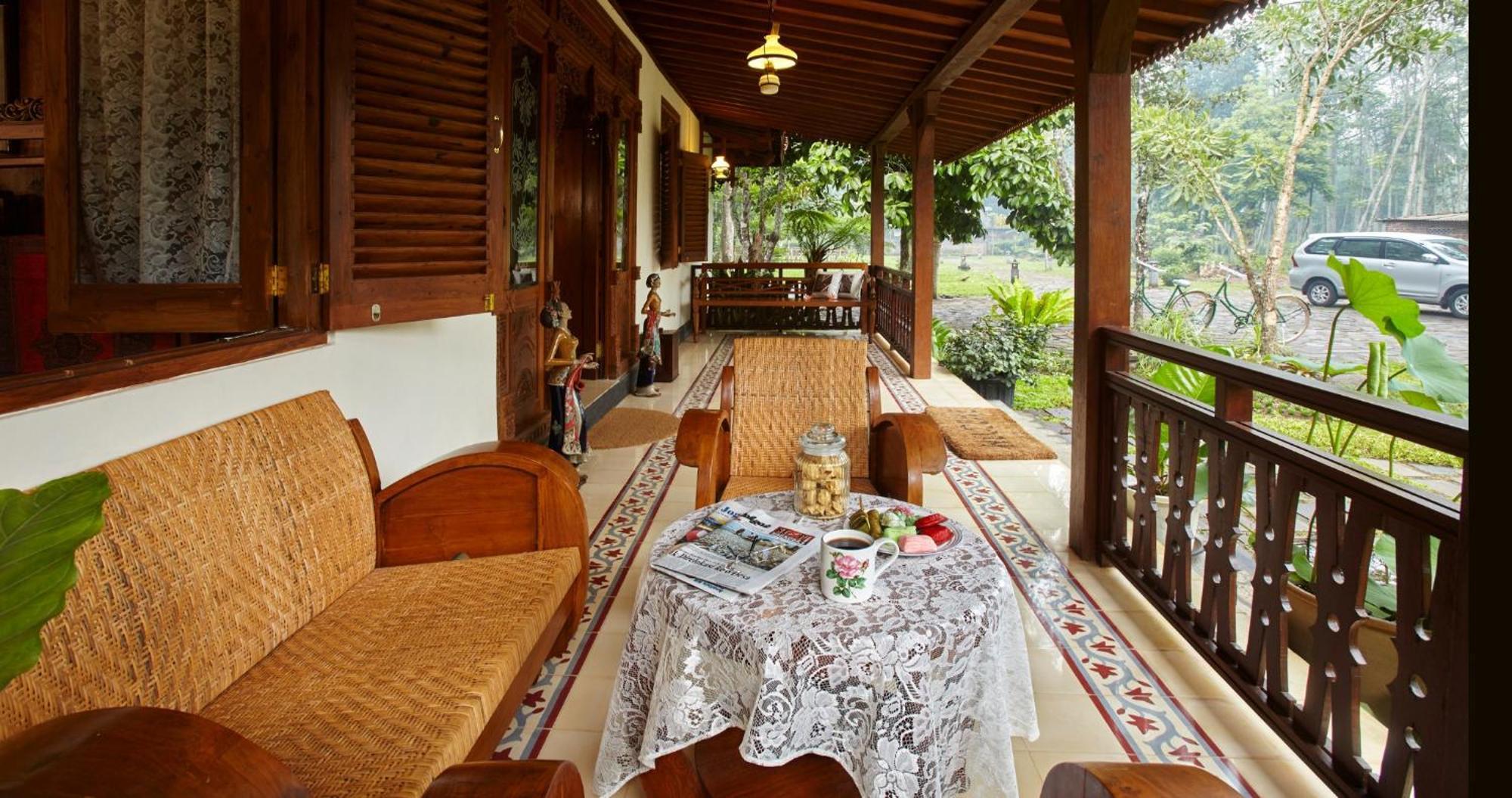 Ndalem Nitihardjan Hotel Магеланг Екстериор снимка