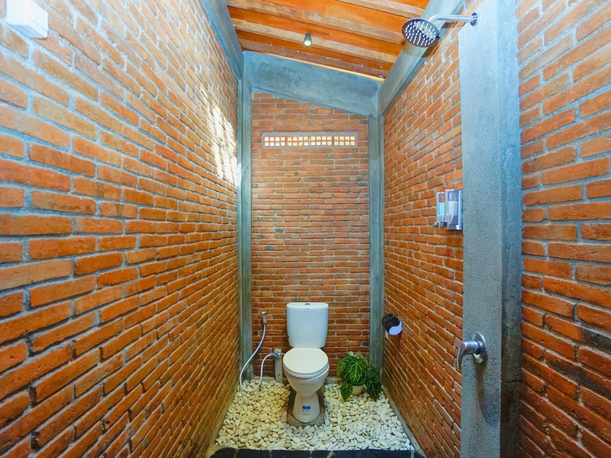 Ndalem Nitihardjan Hotel Магеланг Екстериор снимка