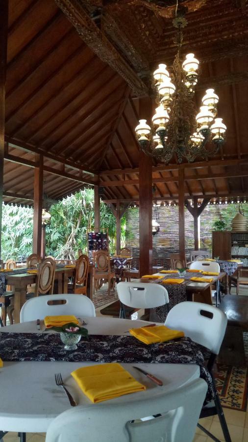 Ndalem Nitihardjan Hotel Магеланг Екстериор снимка